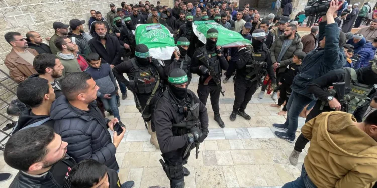 بين الاغتيالات والصمت السياسي: هل تُضحي “حماس” بغزة من أجل الحكم؟