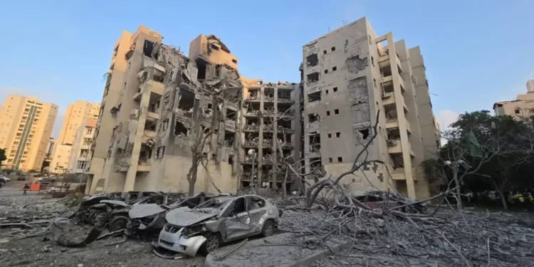 بدء وقف النار بين إيران وإسرائيل وسط ترقب دولي