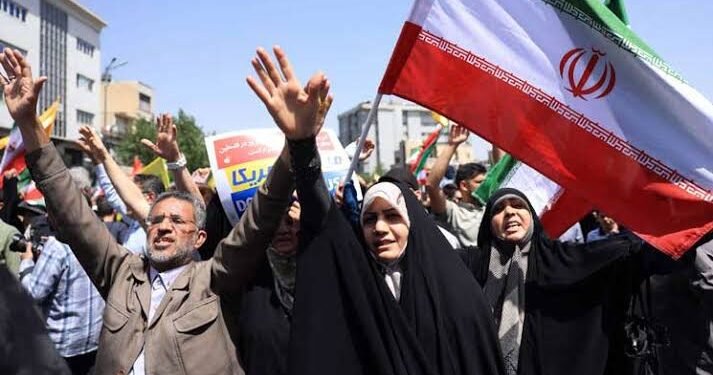 إيران تُعدم 3 أشخاص بتهمة التجسس لصالح الموساد