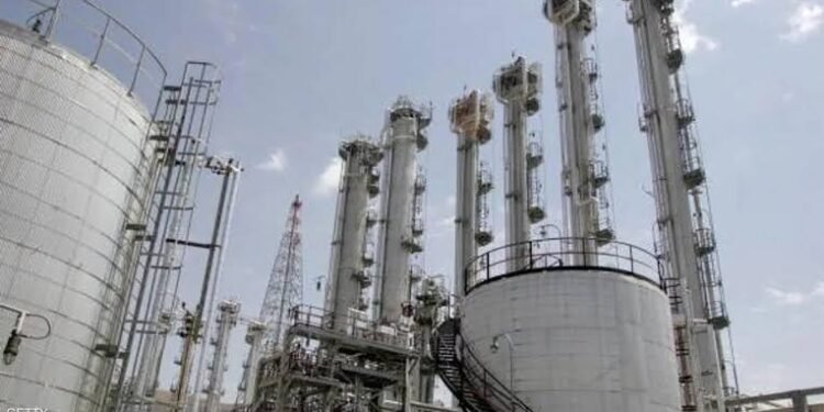 تصعيد خطير في سباق الظلال النووي: إيران تتهم إسرائيل بقصف مفاعل خنداب