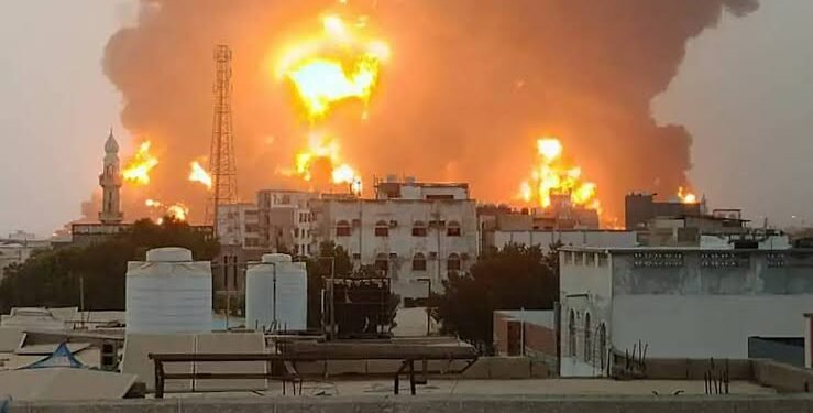 إسرائيل تُنذر بضرب موانئ يمنية.. تل أبيب تُمهد لهجوم وشيك غرب اليمن