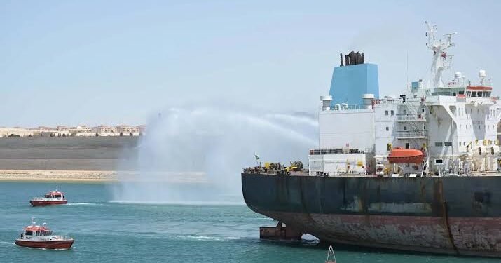 فكر قبل العبور.. دعوة بريطانية للسفن التجارية بتقييم المخاطر غرب اليمن