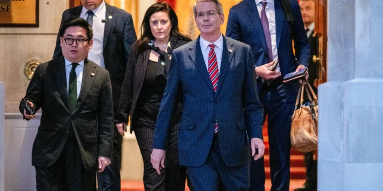 ترامب يعلن اتفاقاً تجارياً مع الصين