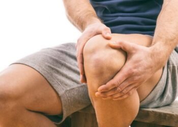 تخلص من طقطقة الركبة بهذه الخطوات البسيطة