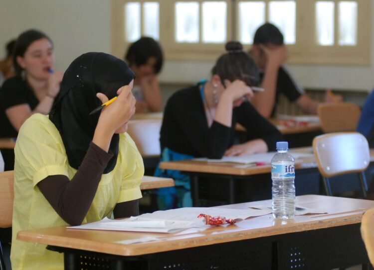 امتحانات الثانوية العامة.. دعاء يطمئن القلوب ويفتح الأبواب
