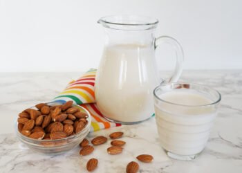 حليب اللوز.. سر صحة قلبك وجمالك