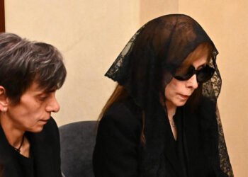 فيروز في عزاء زياد الرحباني.. تصرف مفاجئ ورد فعل هادئ