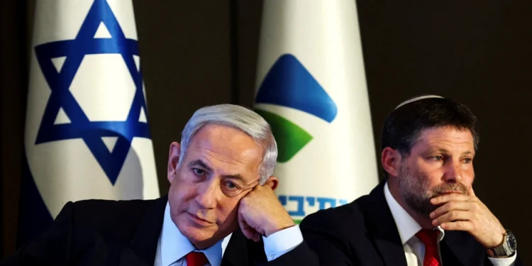ائتلاف على حافة الانهيار.. هل تكون أزمة التجنيد بداية نهاية حكومة نتنياهو؟