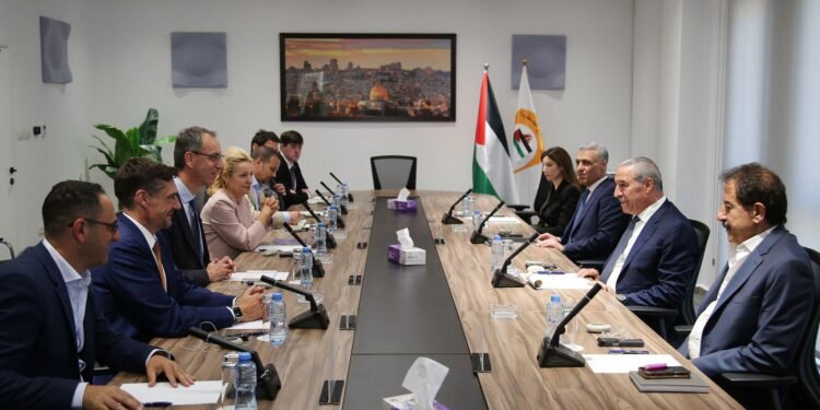 الرهان على الموقف الأوروبي.. السلطة الفلسطينية تتحرك لوقف الحرب الإسرائيلية