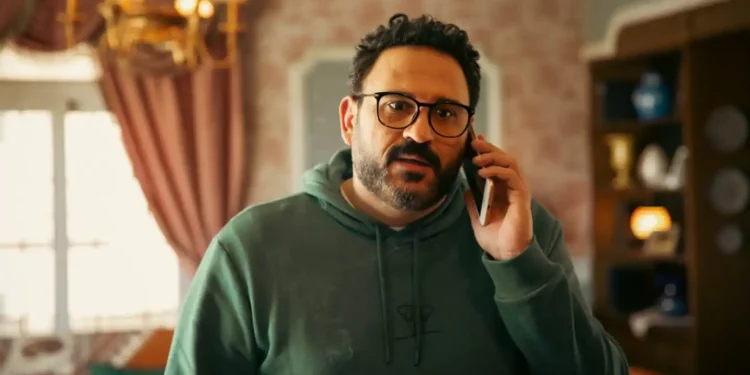 انفعال أكرم حسني: خلاف حقيقي أم دعاية لفيلم جديد؟