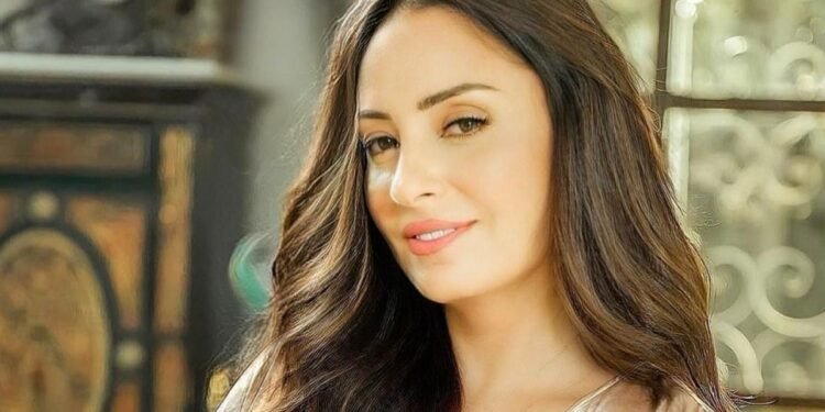 نرمين الفقي.. إطلالة صيفية ساحرة من شاطئ البحر