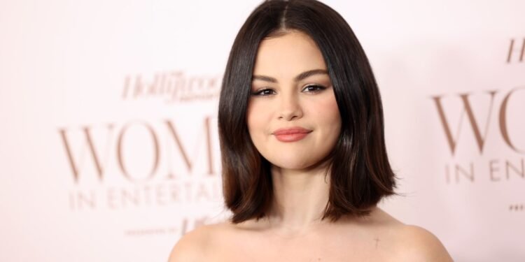 سيلينا غوميز تحتفل بعيد ميلادها الـ 33 وتثير الجدل