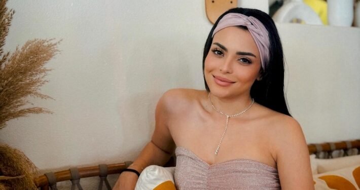 أسماء جلال تقاضي مصفف شعرها بسبب "حرام"!