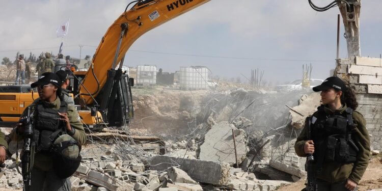 الاحتلال يهدم البيوت.. دلالات سياسية لتصعيد العنف في جنين