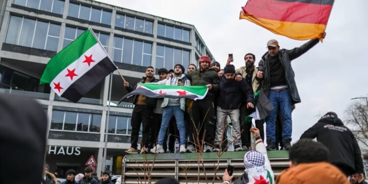 ترحيل المجرمين إلى سوريا يعود إلى الواجهة في ألمانيا وسط انقسام سياسي وأمني
