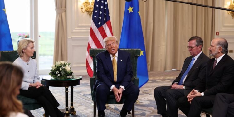 ترامب والاتحاد الأوروبي: اتفاق تعريفي تاريخي يوقف الحرب التجارية