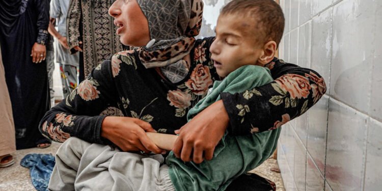 تحت خيام الموت.. صرخات الجوع من قلب غزة