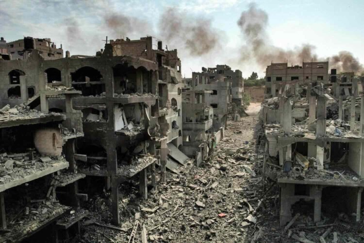 غزة بين الأزمات الخارجية والتوترات الداخلية
