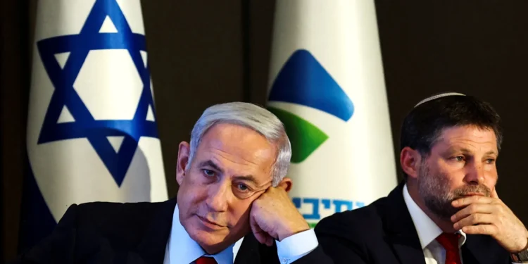 نتنياهو يناور بورقة “ضم غزة” لإنقاذ حكومته من التفكك