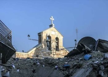 تصعيد خطير.. الاحتلال يقصف كنيسة العائلة المقدسة في غزة