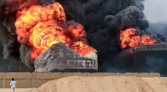 تل أبيب تُصعّد ضد الحوثيين.. والنيران تلتهم قلب الشريان النفطي اليمني