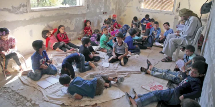 المدارس تتحول إلى مأوى للنازحين.. انهيار المنظومة التعليمية في فلسطين