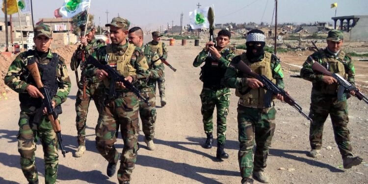 اقتحام مسلح لمقر حكومي في بغداد يفضح هشاشة العلاقة بين الدولة والحشد الشعبي