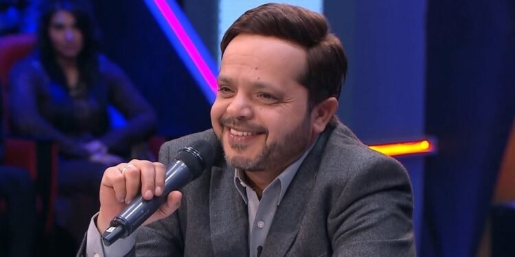 محمد هنيدي يطمئن جمهوره على صحته