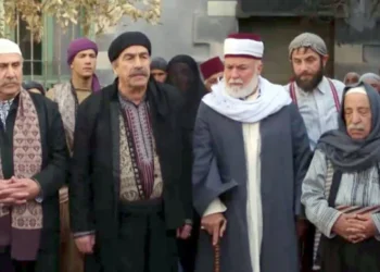 مفاجأة صادمة.. نجم باب الحارة على الرصيف!