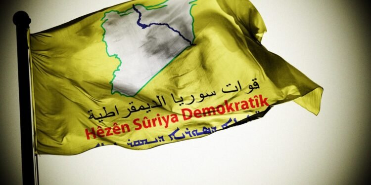 “الإدارة الذاتية” في الرقة ودير الزور.. مناورة سياسية أم تسليم تدريجي؟