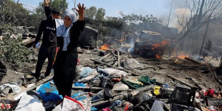 مجزرتان في خان يونس.. ضحايا تحت الأنقاض والإسعاف تعجز عن إنقاذهم