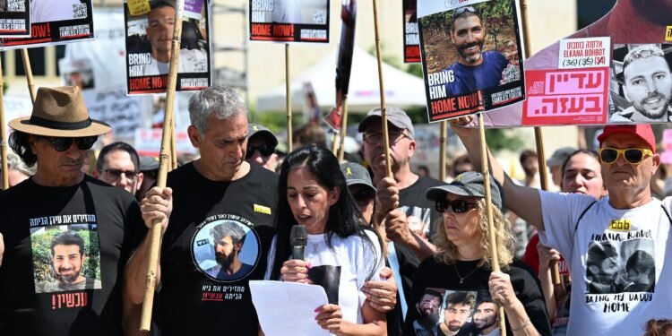 صرخة من الداخل.. عائلات الأسرى تتهم حكومة نتنياهو بتعميق الجحيم