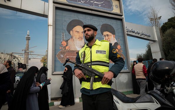 إيران تُفشل “مخطط موساد” خطير.. اشتباكات دامية تكشف حرب الظلال