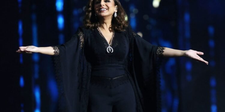 أنغام تفاجئ الجمهور بأول ظهور بعد أزمتها الصحية