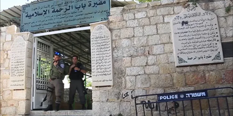اقتحام مقبرة باب الرحمة.. الاحتلال يوسع دائرة انتهاكاته في محيط الأقصى