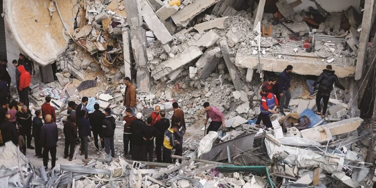 شهادات مؤلمة.. المنظومة الصحية في غزة إلى حافة الانهيار