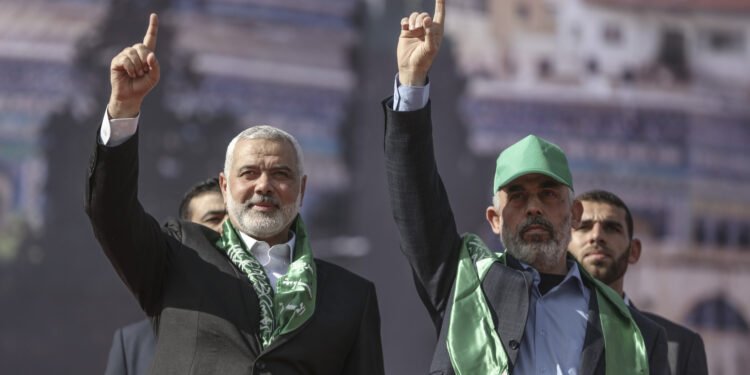 من المقاومة إلى الاستبداد.. كيف تسببت حماس في مأساة غزة؟