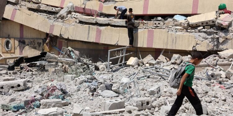 أرقام صادمة.. الاحتلال يمحو جيلاً كاملاً من الطلبة والمعلمين في غزة والضفة