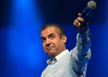 عودة مثيرة للجدل.. الشاب مامي يتألق في تونس