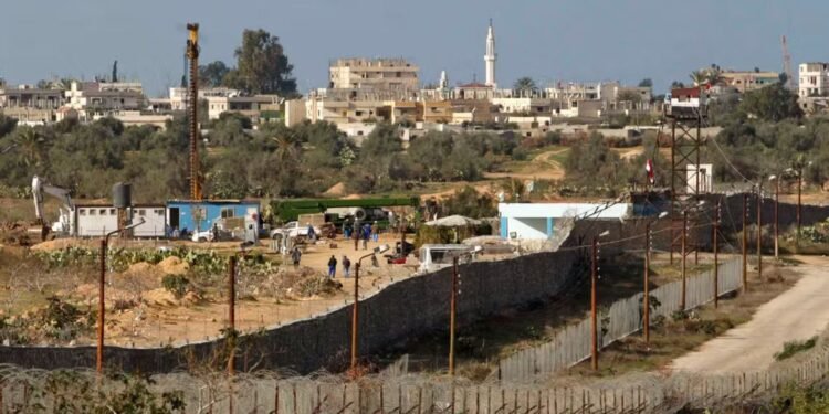 مصر تلوّح بالمشاركة في قوة دولية لغزة وتؤكد ضرورة الحل السياسي