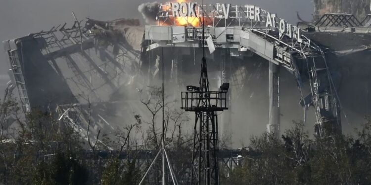 دونيتسك تحت الضغط الروسي: معركة الميدان ورهانات الدبلوماسية