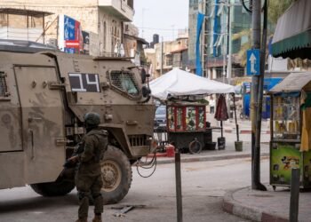 بين الاشتراطات والاحتلال: تجار مخيم طولكرم في مواجهة المجهول