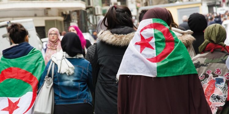 الجزائر ترفع تحفظها عن بند في “سيداو”: خطوة قانونية تثير جدلاً مجتمعياً