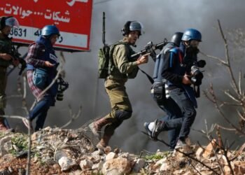 تكميم الحقيقة.. لماذا يحارب الاحتلال الصحافة الفلسطينية؟