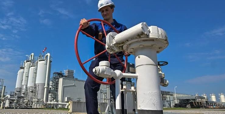 شراكة الغاز الروسي – الإيراني.. أنبوب جديد عبر أذربيجان يقترب من التشغيل