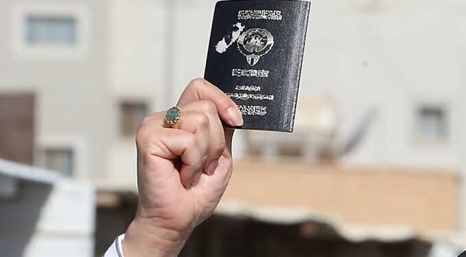 ماذا يعني إلغاء “المعاملة الكويتية” للمسحوبات جنسياتهن؟