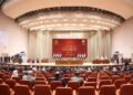 أحذية تطير وشتائم طائفية.. ماذا يحدث داخل البرلمان العراقي؟