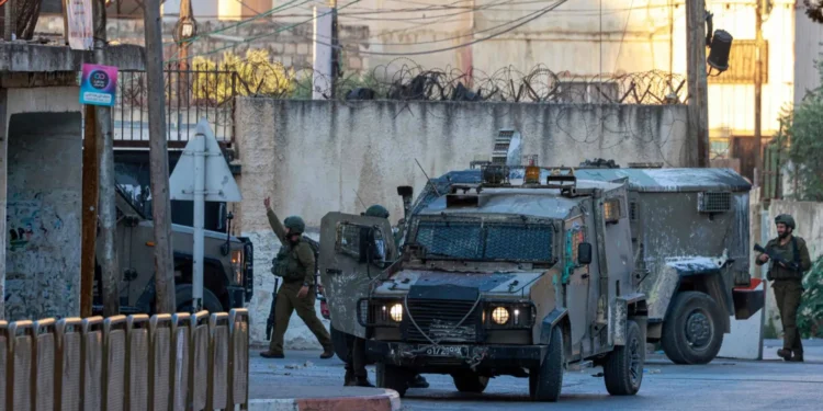 الضفة تحت الحصار.. اقتحامات يومية وقرارات بإغلاق منازل الشهداء