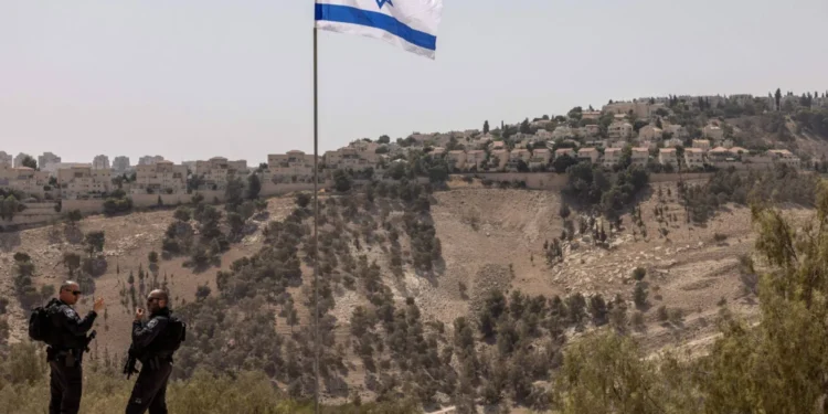 التوسع الاستيطاني في الضفة.. زيادة معاناة الفلسطينيين وتهديد فرص السلام