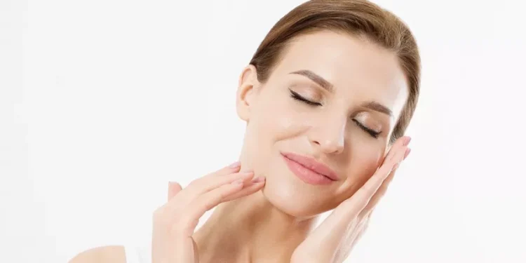 خدود ممتلئة وشابة.. دليلك لأفضل تقنيات التجميل الحديثة